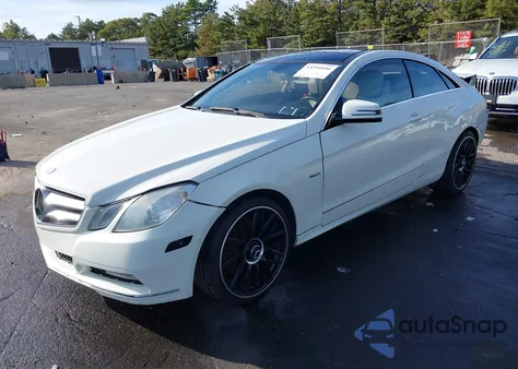 2012 Mercedes-Benz E 350 z USA, uszkodzony, nr VIN WDDKJ5KB2CF171616